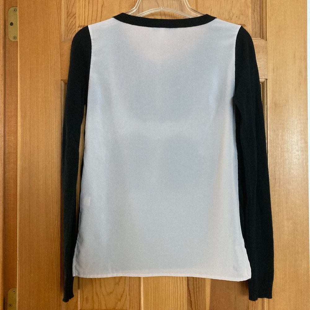 Jennifer Lopez - J Lo - Two-Toned Black/Cream Lightweight Sweater - XS - Picture 2 of 3